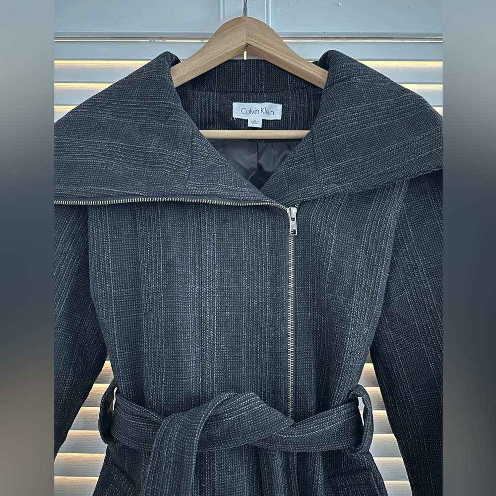 Grey wool wrap boiled coat from Calvin Klein size S Three quarters sleeved. - Picture 2 of 3